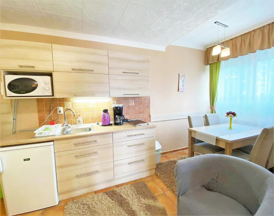 Apartman Siesta Buek - Buekfuerdo ภายนอก รูปภาพ