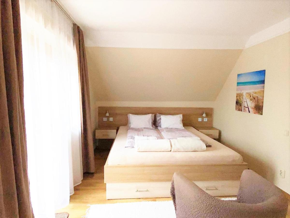 Apartman Siesta Buek - Buekfuerdo ภายนอก รูปภาพ