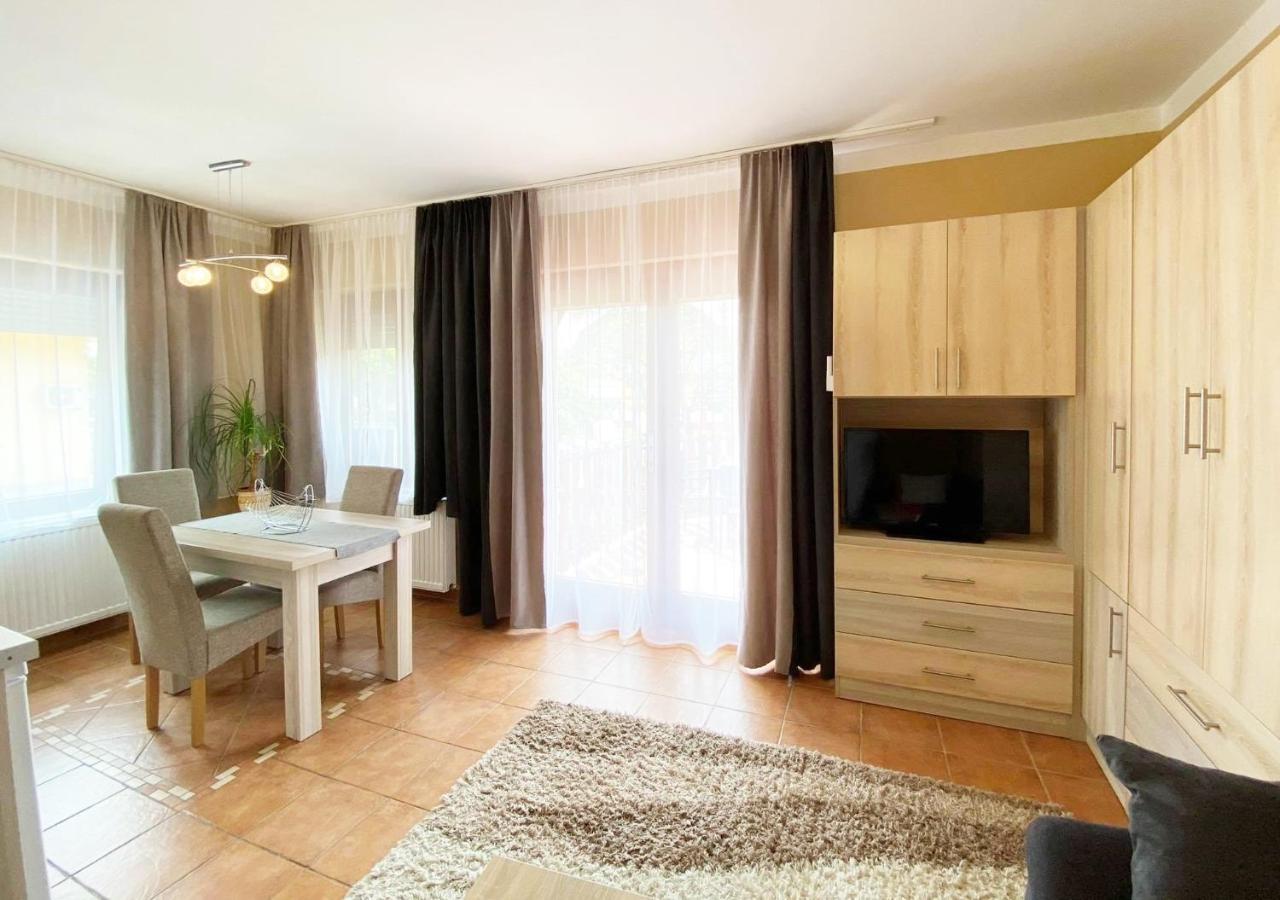 Apartman Siesta Buek - Buekfuerdo ภายนอก รูปภาพ
