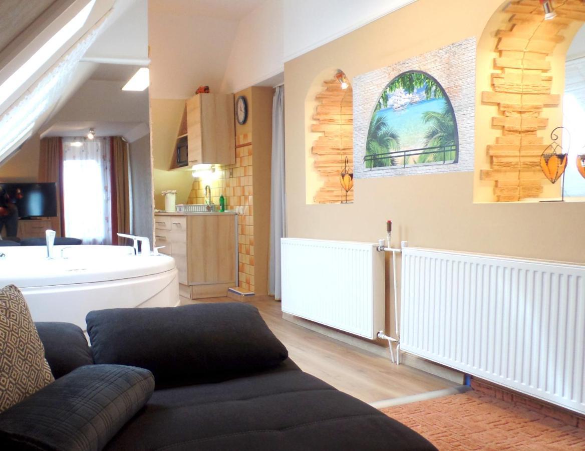 Apartman Siesta Buek - Buekfuerdo ภายนอก รูปภาพ