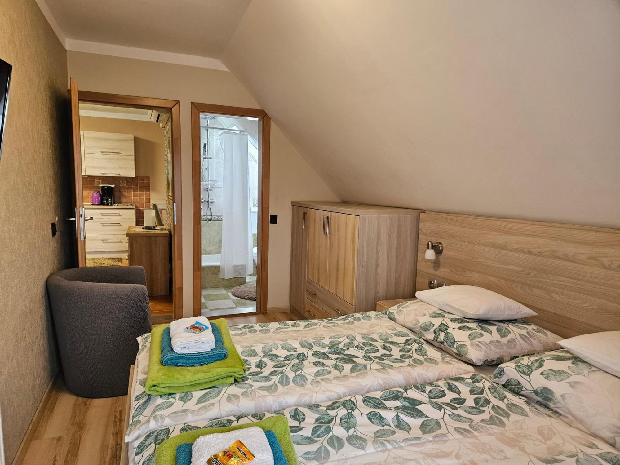 Apartman Siesta Buek - Buekfuerdo ภายนอก รูปภาพ