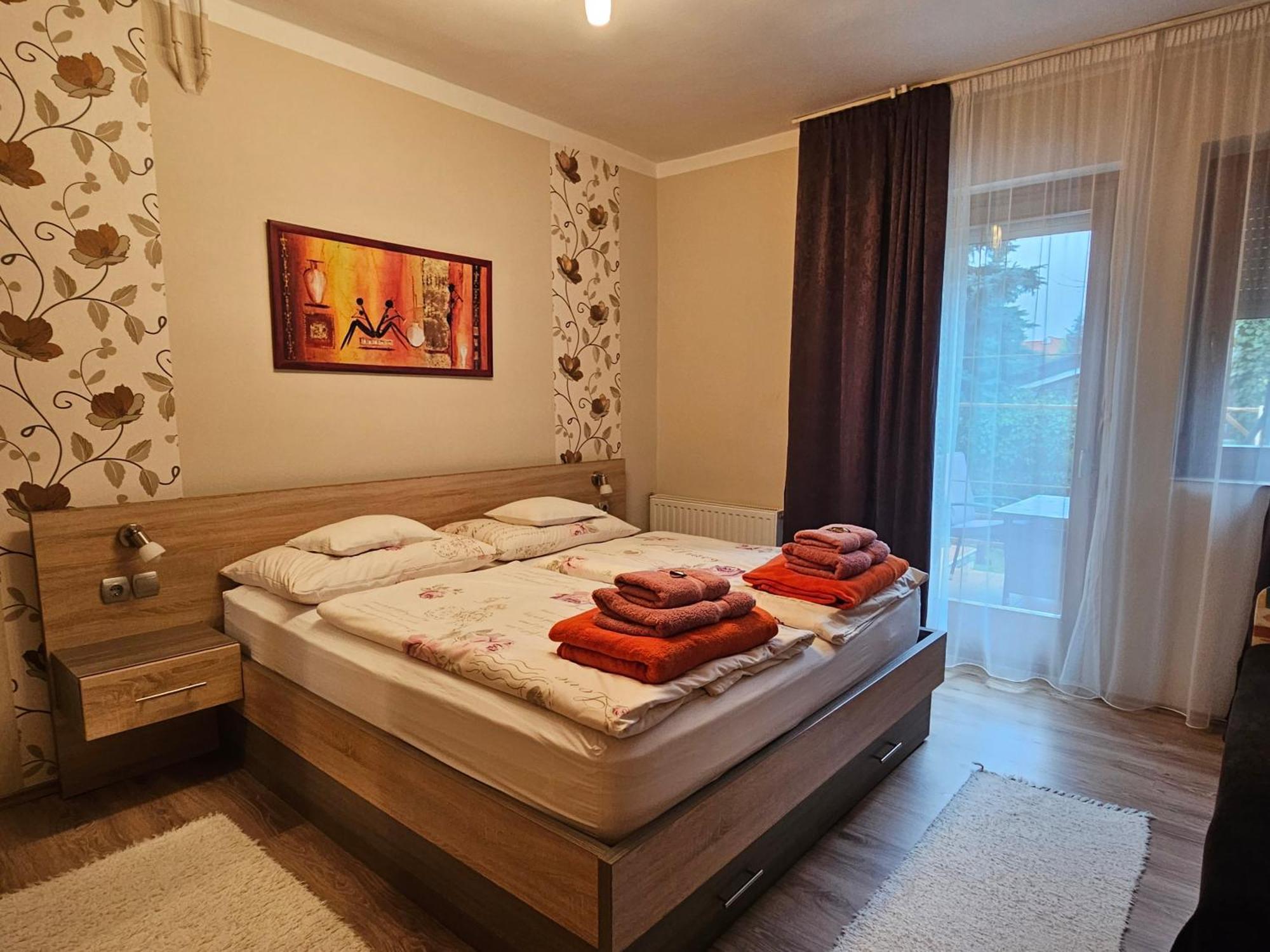 Apartman Siesta Buek - Buekfuerdo ภายนอก รูปภาพ