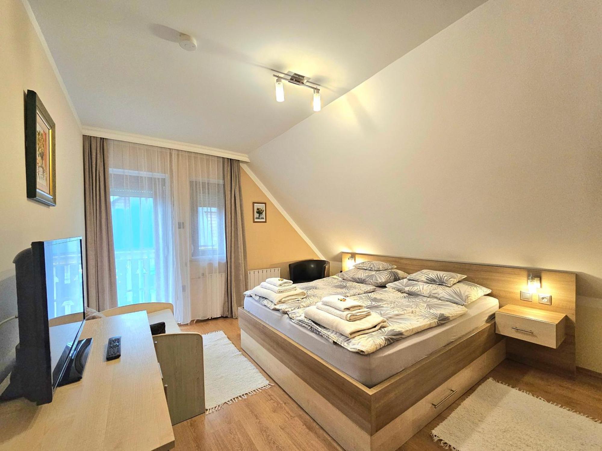Apartman Siesta Buek - Buekfuerdo ภายนอก รูปภาพ