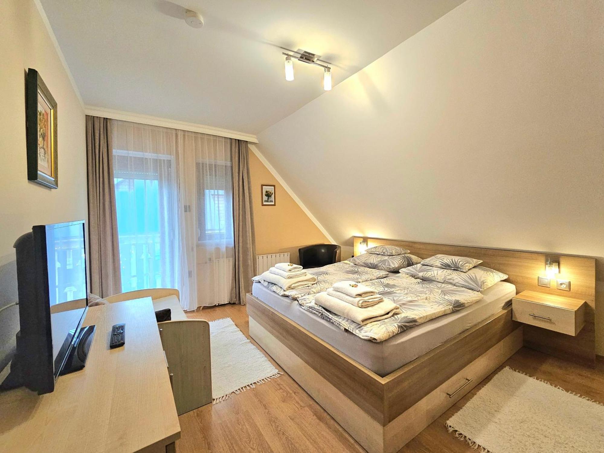Apartman Siesta Buek - Buekfuerdo ภายนอก รูปภาพ