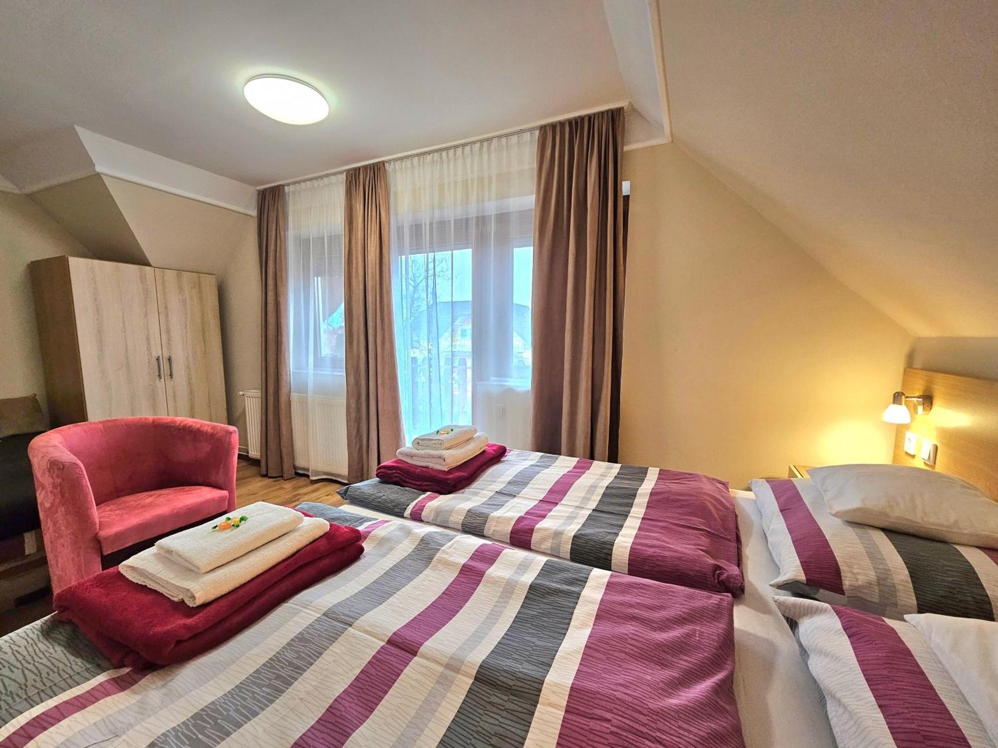 Apartman Siesta Buek - Buekfuerdo ภายนอก รูปภาพ